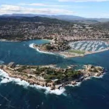 Apartment Ideally Located In ! Studio 4 Pax - Small Seaview & Private Parking Bandol